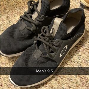 Oakley Men's Black and Gray Sneakers